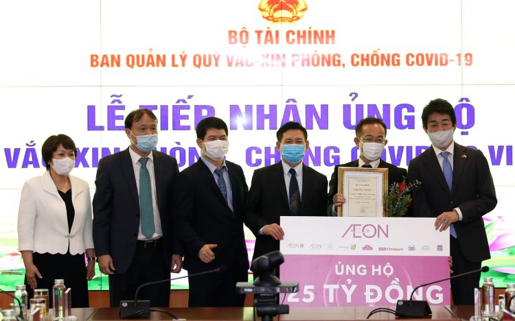 AEON GROUP DONATES VND 25 BILLION TO THE COVID-19 VACCINE FUND CARING FOR THE COMMUNITY HEALTH